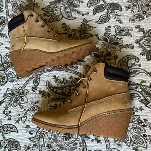 Timberland Amston wedge bootie in 6M